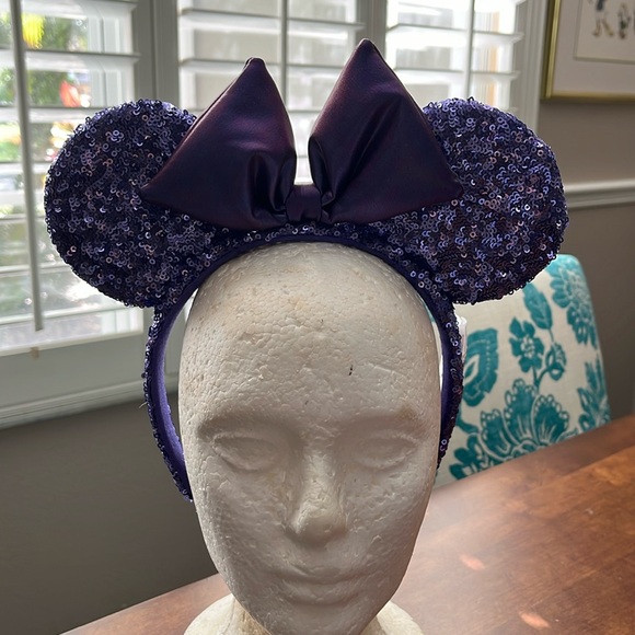 Disney Parks purple sequin Minnie mouse Ear band never worn - Picture 1 of 15